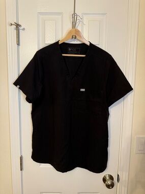 Figs Women’s Black Short-Sleeve V-Neck Scrub Top